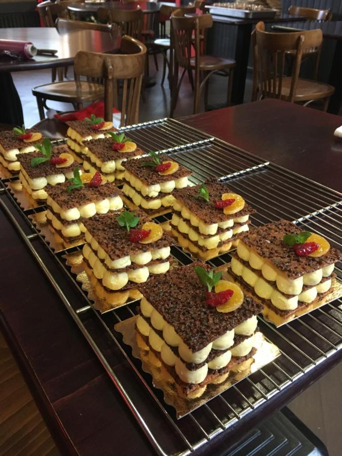 Au Pere Tranquille Hotel Tinchebray-Bocage ภายนอก รูปภาพ