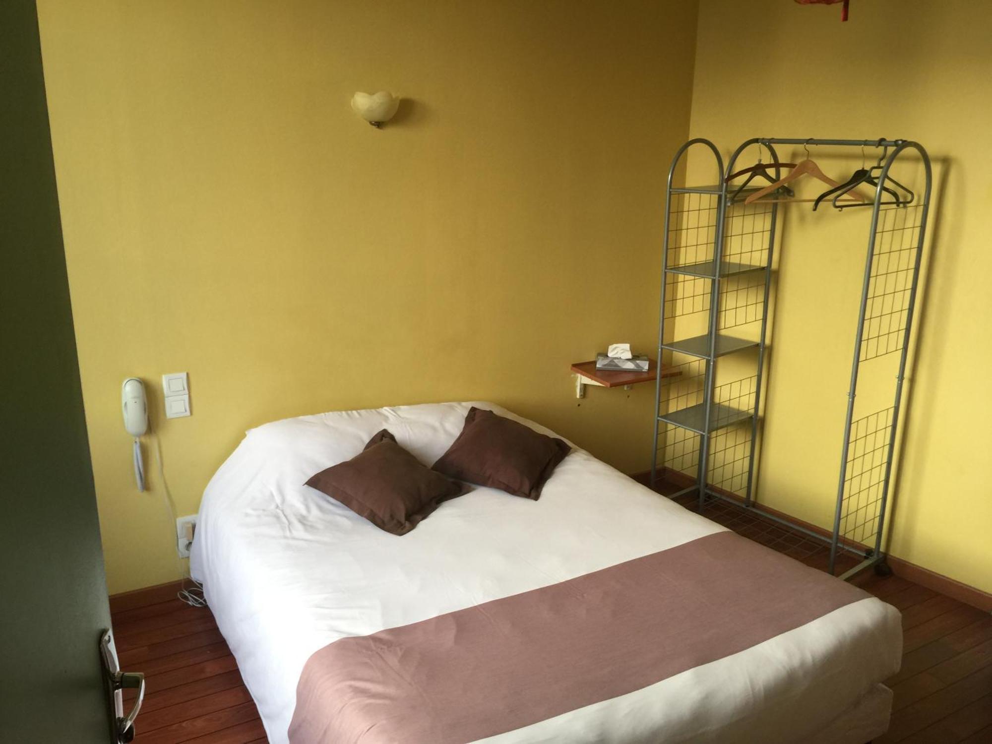 Au Pere Tranquille Hotel Tinchebray-Bocage ภายนอก รูปภาพ