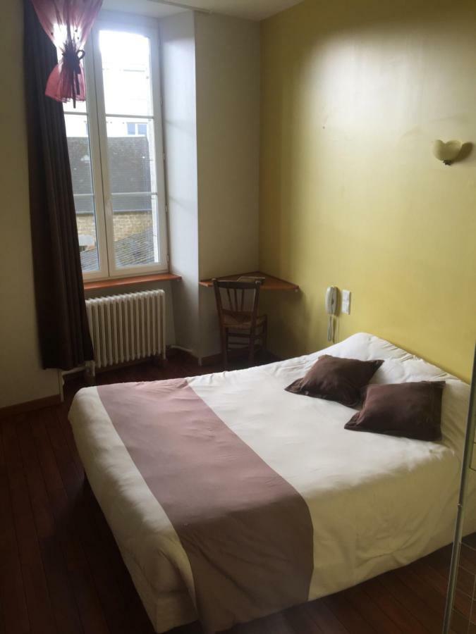 Au Pere Tranquille Hotel Tinchebray-Bocage ภายนอก รูปภาพ
