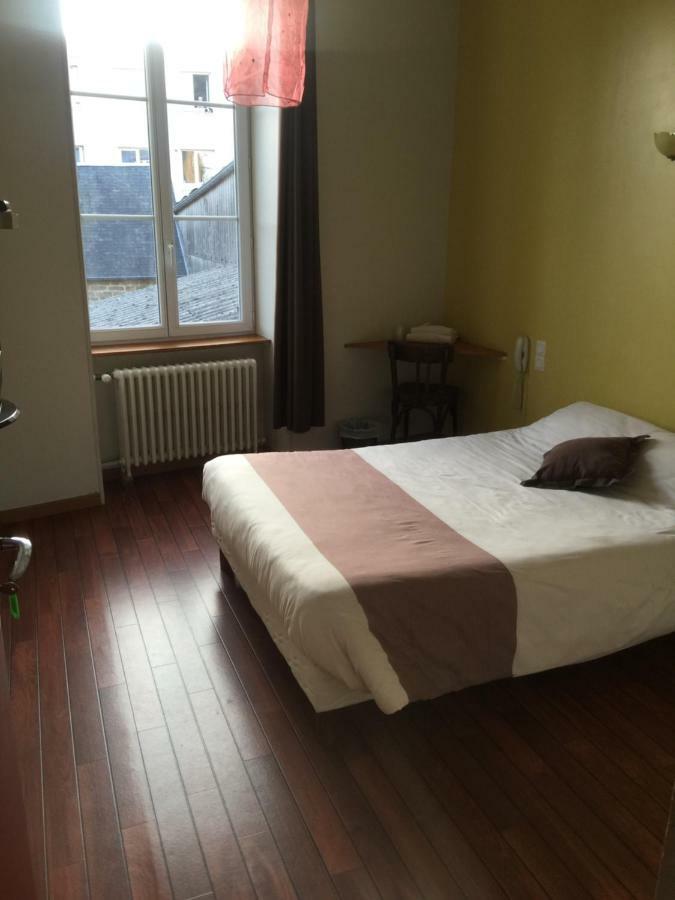 Au Pere Tranquille Hotel Tinchebray-Bocage ภายนอก รูปภาพ